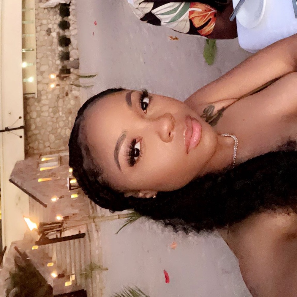 Meet your Posher, Courtney